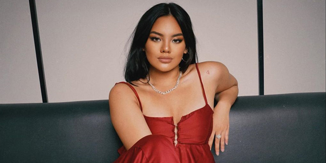 Shafa Harris Wears Sexy Mini Dress for Photoshoot, Said to Resemble Kylie Jenner