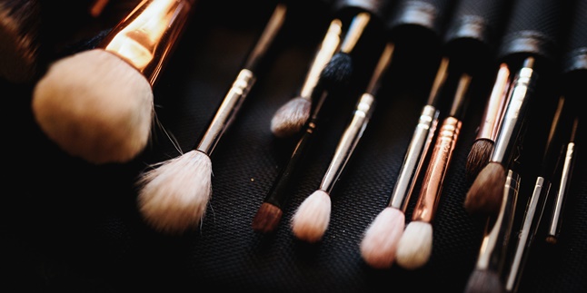 Don't Be Lazy, Here Are 5 Ways to Clean Makeup Tools to Keep Your Face Free from Acne - Bacteria