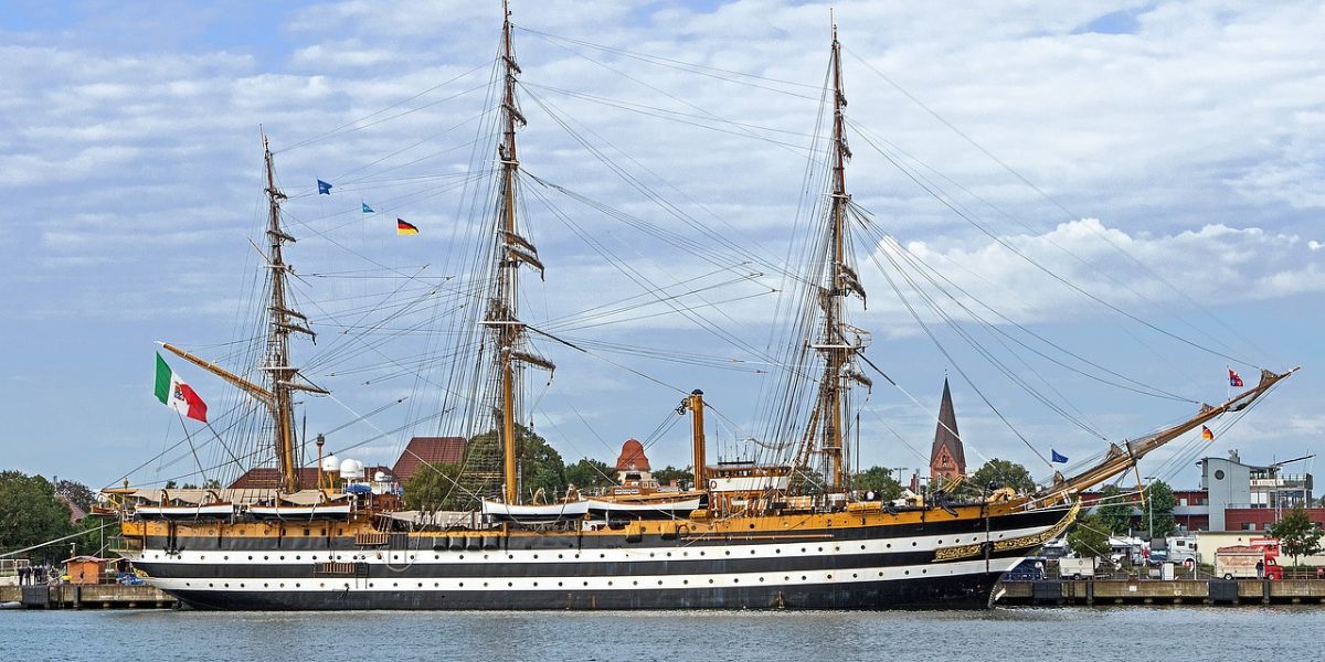 The Historical Journey of the Amerigo Vespucci Ship: Global Missions and Its Visit to Medan