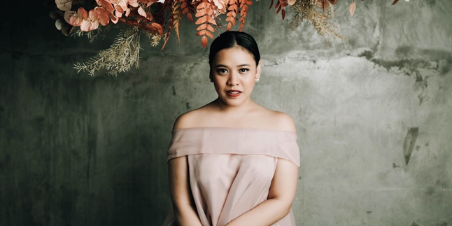 Jessica Januar Releases Single 'Stay Here' on Valentine's Day