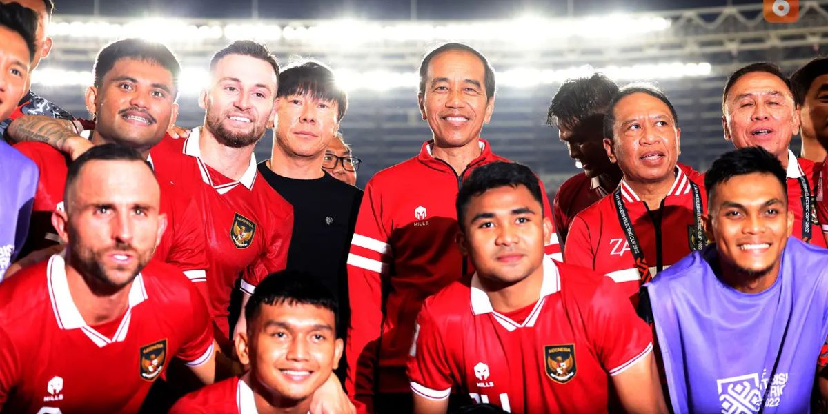 Jokowi Watches the Match of the Indonesian National Team vs Saudi Arabia, Sits in a Regular Seat Wearing a Solo Player's Jersey