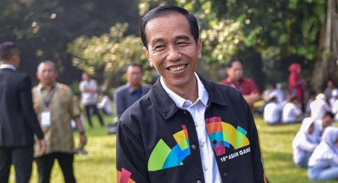 Jokowi Pakai Jaket Kekinian, Promosikan Asian Games Yang Siap Digelar