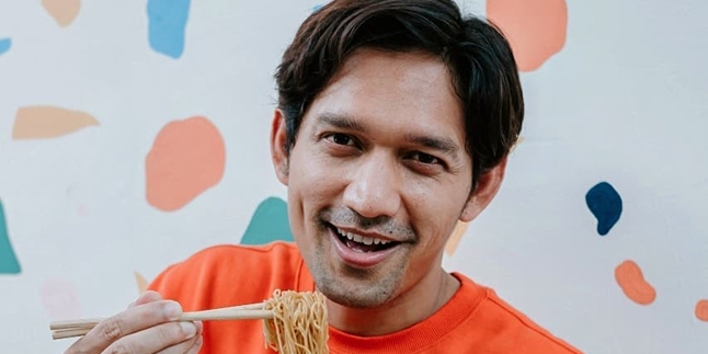 Selling Chicken Noodles, Ibnu Jamil Not Afraid of Competition