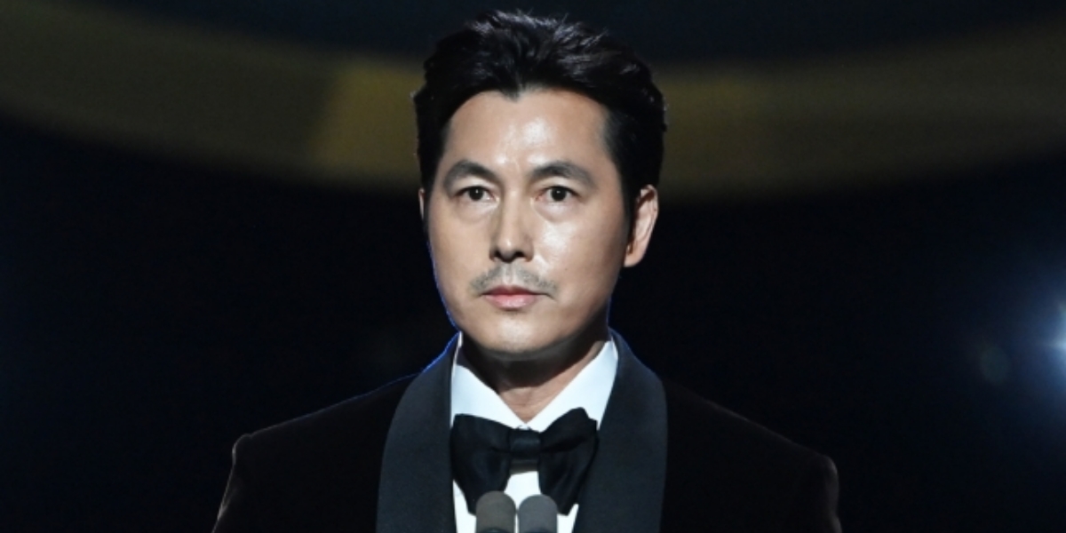 Jung Woo Sung Apologizes During Victory Speech for '12:12: THE DAY' at Blue Dragon Film Awards