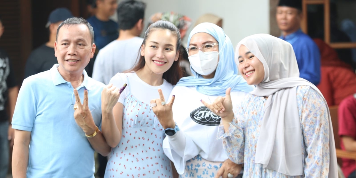 Ayu Ting Ting's Family Votes Together in the 2024 Regional Election, Hoping Depok Will Progress and Be Traffic-Free