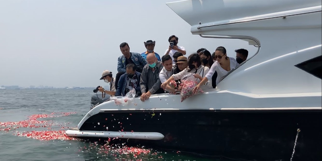 Family, Friends, and Companions Accompany the Process of Casting Laura Anna's Ashes into the Sea