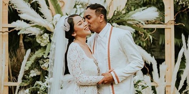 Remembering Happy Moments, Mutia Ayu Uploads Maternity Photoshoot Video with Glenn Fredly