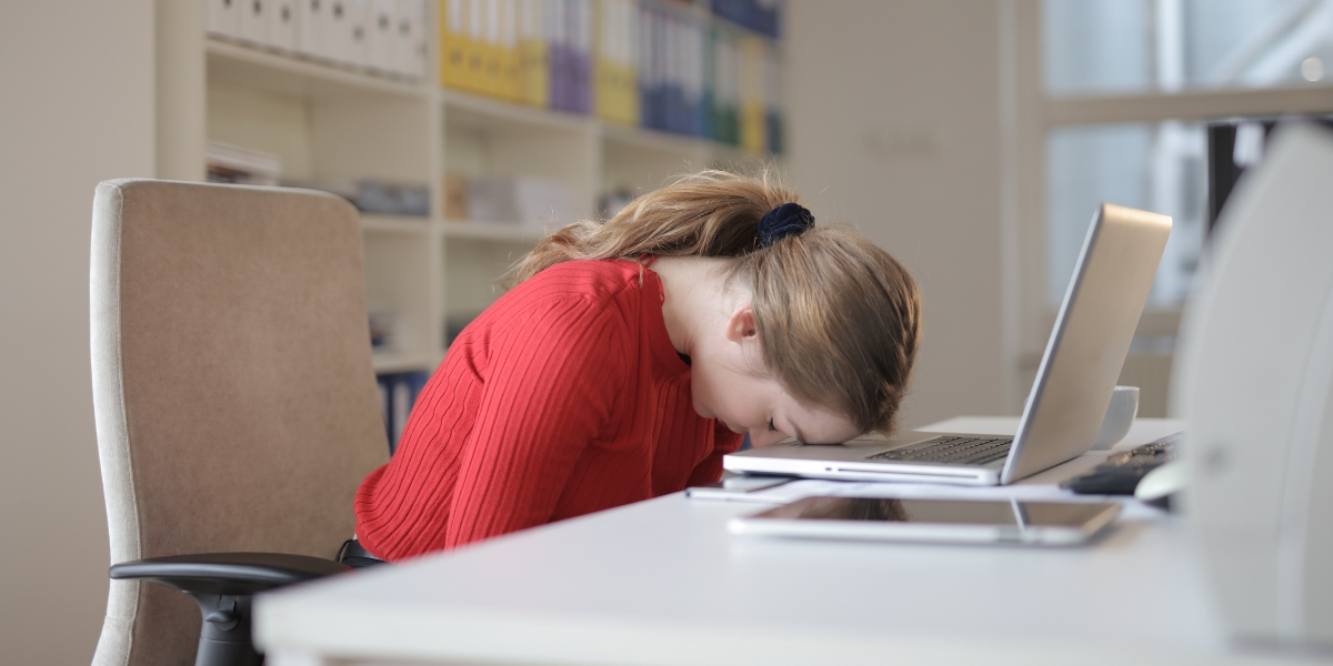 Why Do We Feel Sleepy After Eating? Discover the Secrets of Food Coma and Its Solutions!