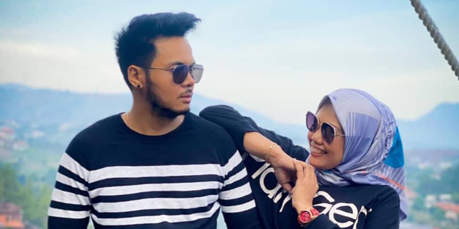 Often Criticized for Changing Partners, Elly Sugigi: It's Allah's Will for Me to Be Close to Handsome Guys