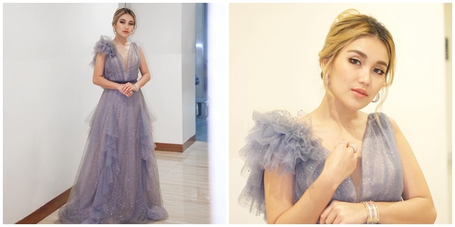 Hard Work for Children, Ayu Ting Ting's Tired Eyes When Photographed Wearing a Long Dress Becomes the Spotlight of Netizens