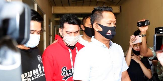 Chronology of the Arrest of Ridho Illahi for Possession of Methamphetamine, Detained with 2 Friends