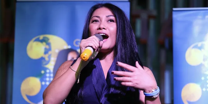 Lagu 'Perfect World' Anggun Tembus Posisi 5 Top Charts