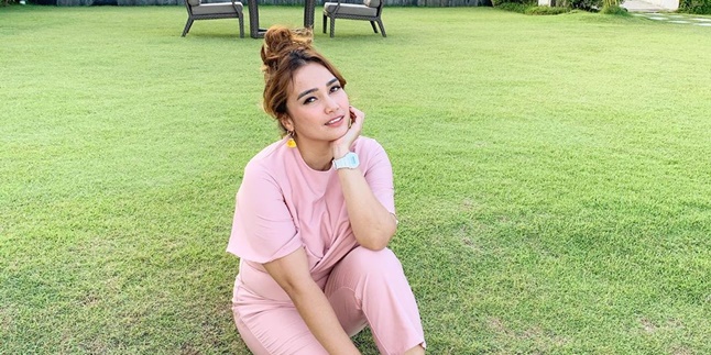 Long Time No Hear, Feby Febiola Turns Out to Undergo Surgery at the Hospital