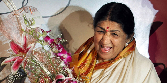 Lata Mangeshkar Passes Away at the Age of 92, Shahrukh Khan and Aamir Khan Pay Their Last Respects