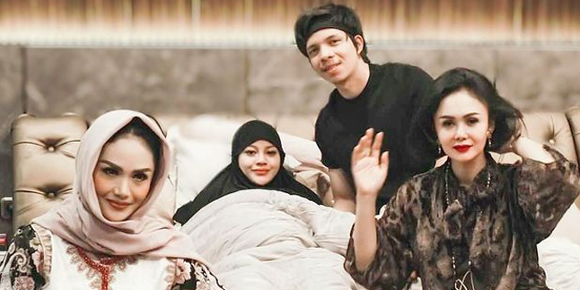 Visiting Atta - Aurel's House during Eid, Krisdayanti Brings Love