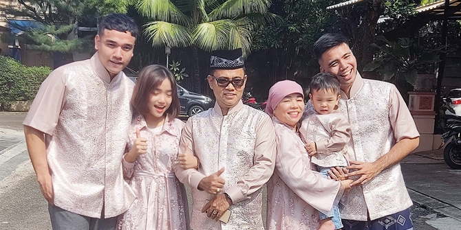 First Eid without Vanessa Angel, Haji Faisal's Family Wears Uniforms Inspired by the Late