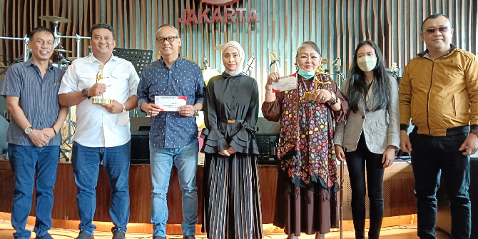 LMK Pelari Gives Awards to Indonesian Music Figures