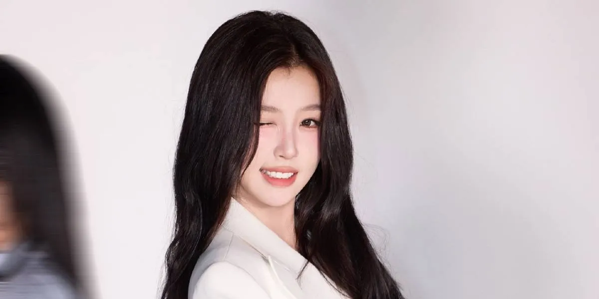 LOVE IN THE SHELL Starts Filming, Esther Yu and Hou Minghao Are Adorable