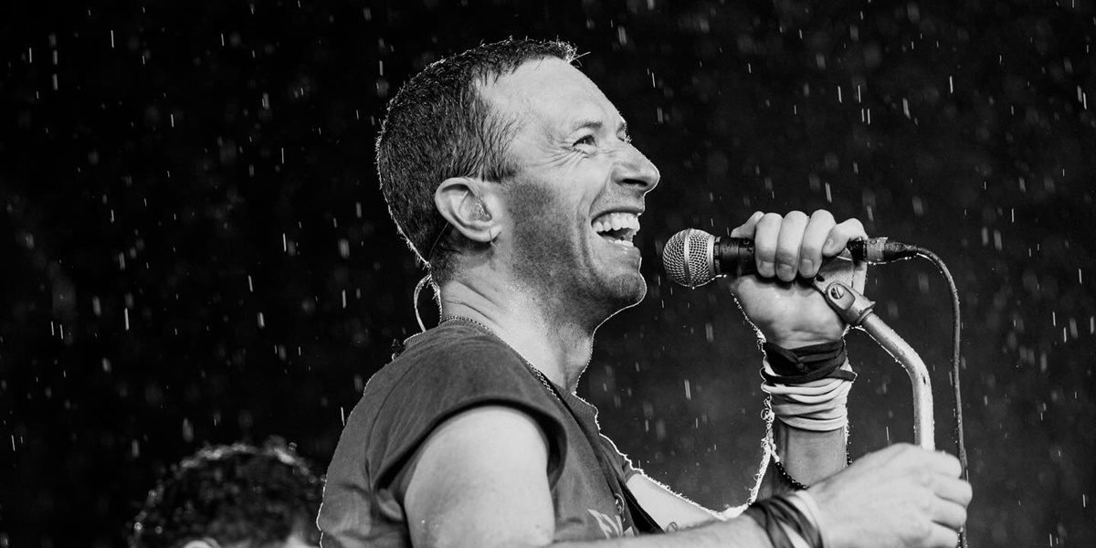 The Meaning of the Song Sparks - Coldplay about an Emotional Farewell, Complete with Its Lyrics