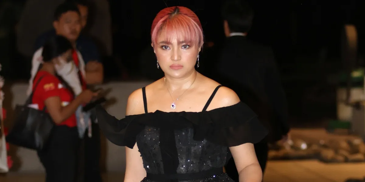 Marshanda Reveals the Meaning Behind Her Quirky Hair Color Choice at a Wedding