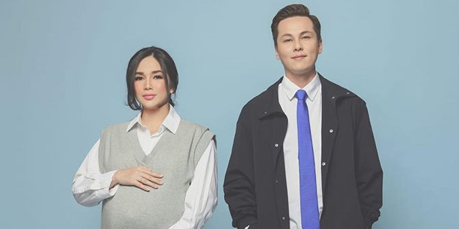 Maternity Shoot, Andhika Pratama and Ussy Sulistiawaty Still Look Like High School Students