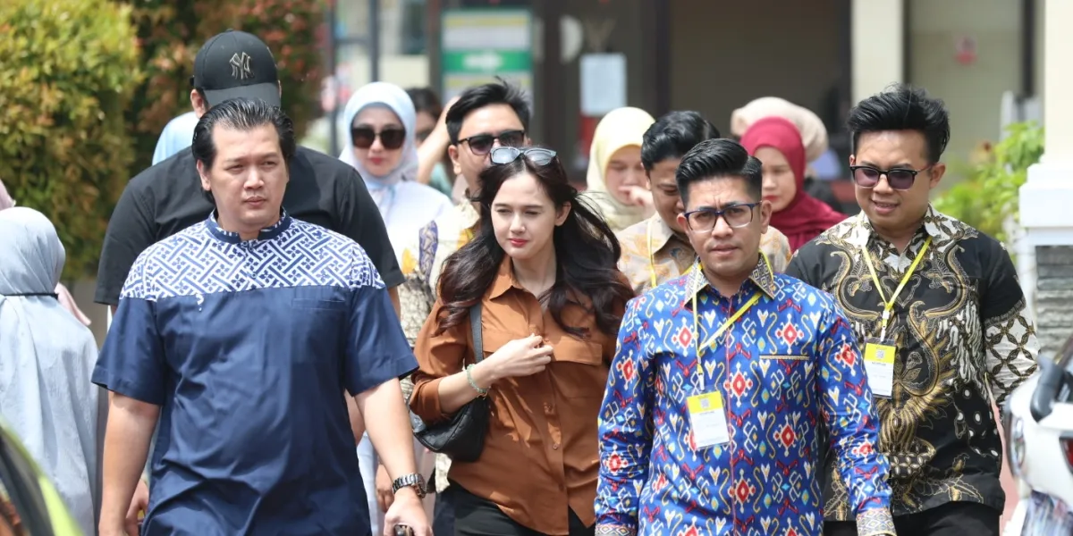 Meiza Aulia, Eza Gionino's Wife, Submits 19 Pieces of Evidence in Divorce Trial, Includes CCTV Recordings