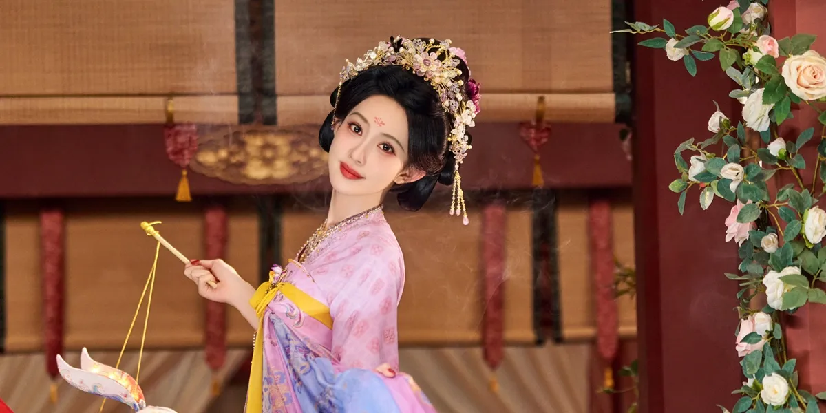 Meng Ziyi Officially Becomes the Main Character in the Costume Drama 'HAVE IT ALL'