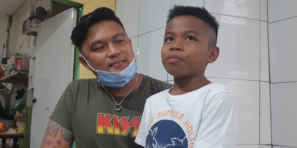 Touching, Alwiansyah Buys His Father a Motorcycle and Wants to Build a House in the Village