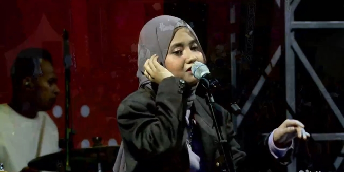 Spicing Up the Peak Event of KapanLagi Buka Bareng (KLBB) Vol 3, Hanin Dhiya Successfully Makes the Audience Emotional with a Series of Heartbreak Songs