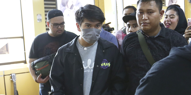 Milea Day in Bandung: Other Cast Members Accompanied by Manager and Assistant, Iqbaal Ramadhan Gets Eight Bodyguards!