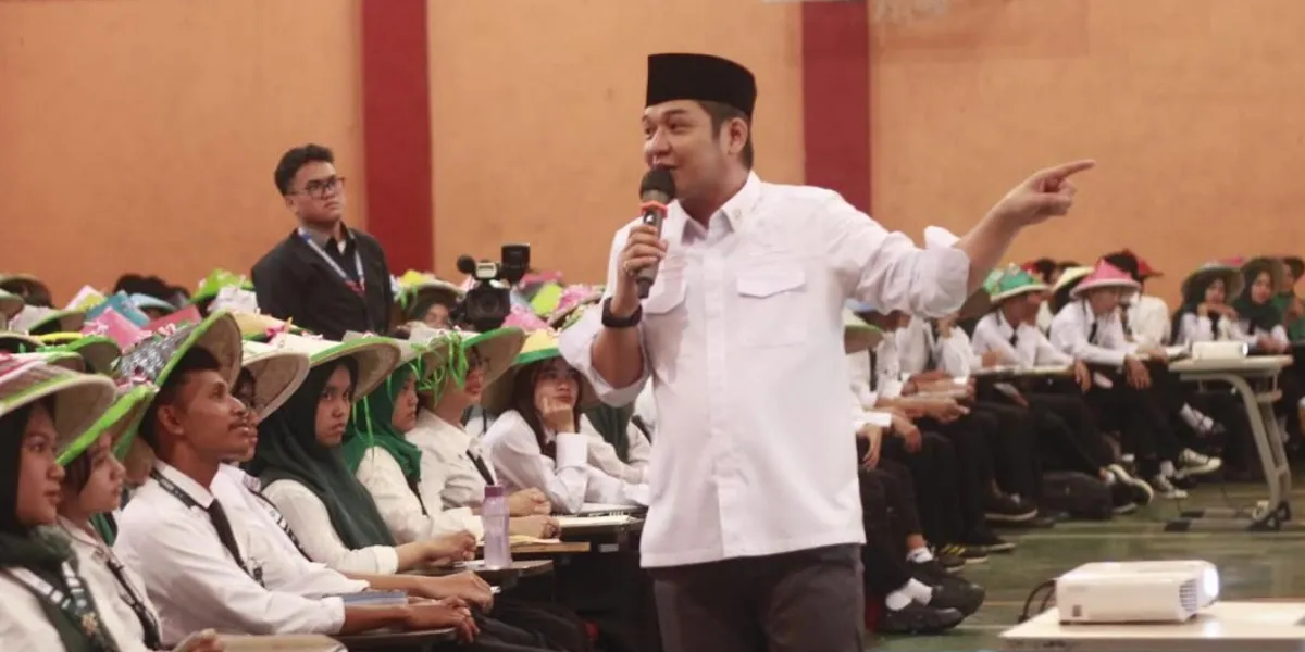 Pasha Ungu's Moment as a Speaker in Campus Life Introduction, Sharing Experiences