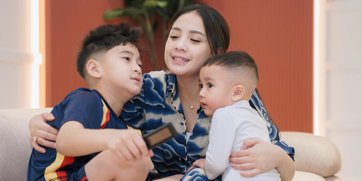 Nagita Slavina Encourages Rafathar and Rayyanza to Always Be Clean and Fragrant