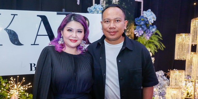 Claiming to Be Getting Married Again, Vicky Prasetyo is Hunting for a Wedding Dress at the Kara Brides Event - Has Prepared for His Future Wife