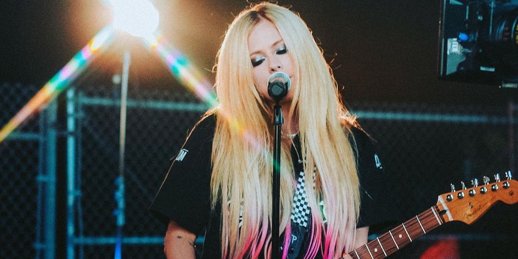 Not Only Good at Making Her Own Songs, Here's the Single Avril Lavigne Created for Other Musicians