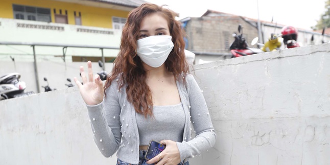 Not Worried About Going to the Polling Station During the Pandemic, Ayu Ting Ting Doesn't Want to Abstain