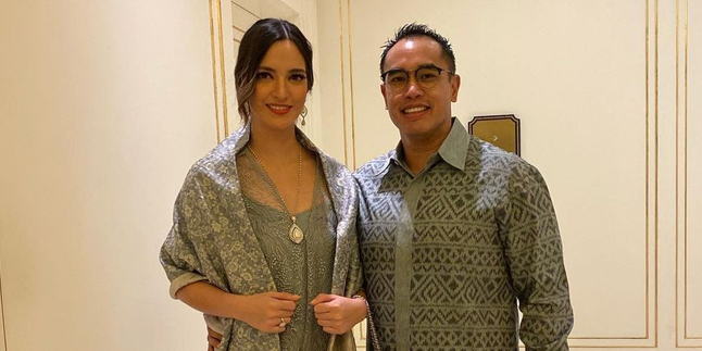 Nia Ramadhani Turns Out to be Jealous of Ardi Bakrie, Because of Using GPS with a Female Voice