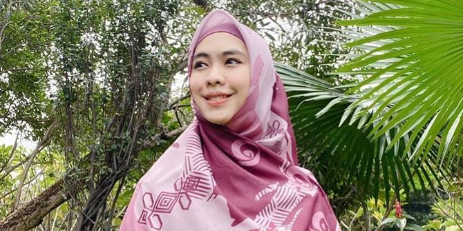 Oki Setiana Dewi Pregnant with Fourth Child, Doesn't Look Pregnant