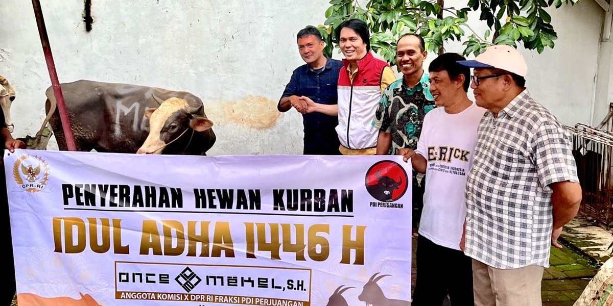 Once Mekel Distributes Sacrificial Animals to Mosques in Jakarta, A Manifestation of Gratitude and Tolerance