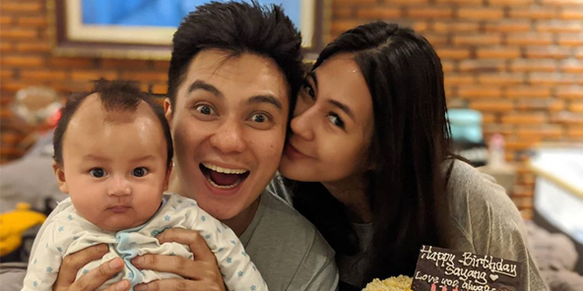 Wearing Sarong and Peci, This Portrait of Kiano, Baim Wong and Paula Verhoeven's Child, is So Adorable!