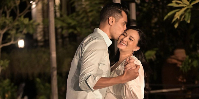 Showing Intimate Photos, Asmirandah Writes Cheesy Gombalan Poem for Jonas Rivanno