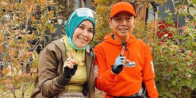 Showing Off Cycling Again, Umi Kalsum, Ayu Ting Ting's Mother, Becomes the Target of Netizens' Criticism