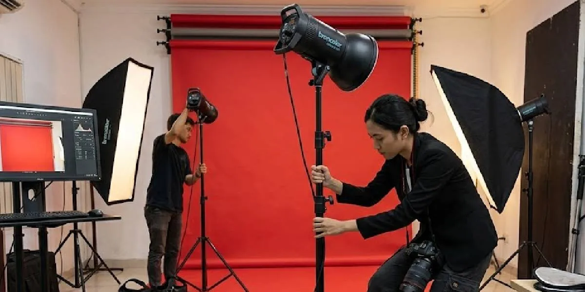 Guide to Choosing the Red Color Code for Passport Photos, Check HEX, RGB, and How to Change Background