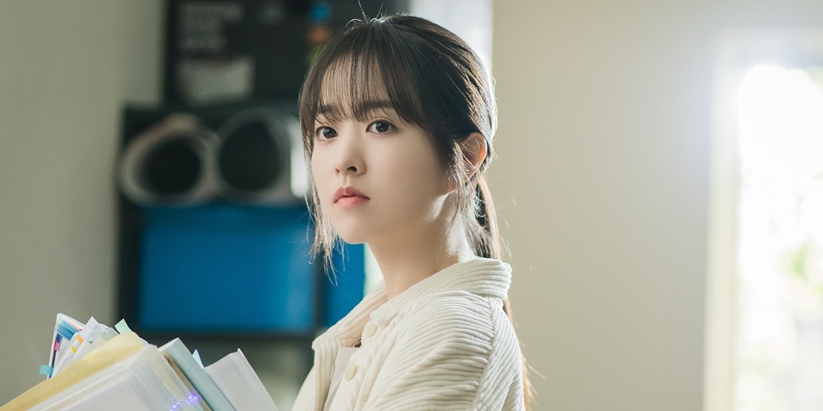 Park Bo Young Learns to Smoke for Her Role in 'MELO MOVIE', Her Finger Position Also Becomes Attention