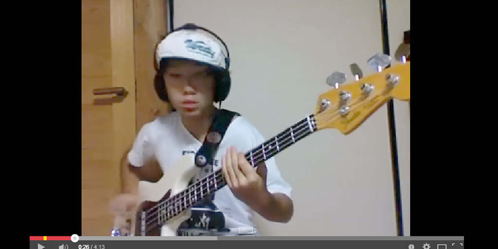 Pemain Bass Cilik Ini Mainkan Lagu RHCP Dengan Yahud!