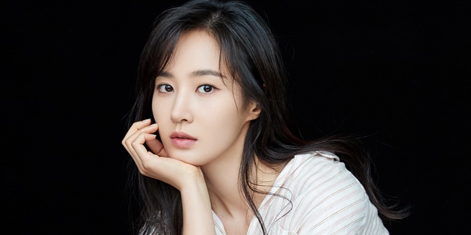 Play Constance, Yuri Girls Generation Joins the Theater Show 'L'ETUDIANTE ET M.HENRY'!