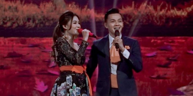 Premiere! Nella Kharisma Invites Dory Harsa to Perform Duet on Stage