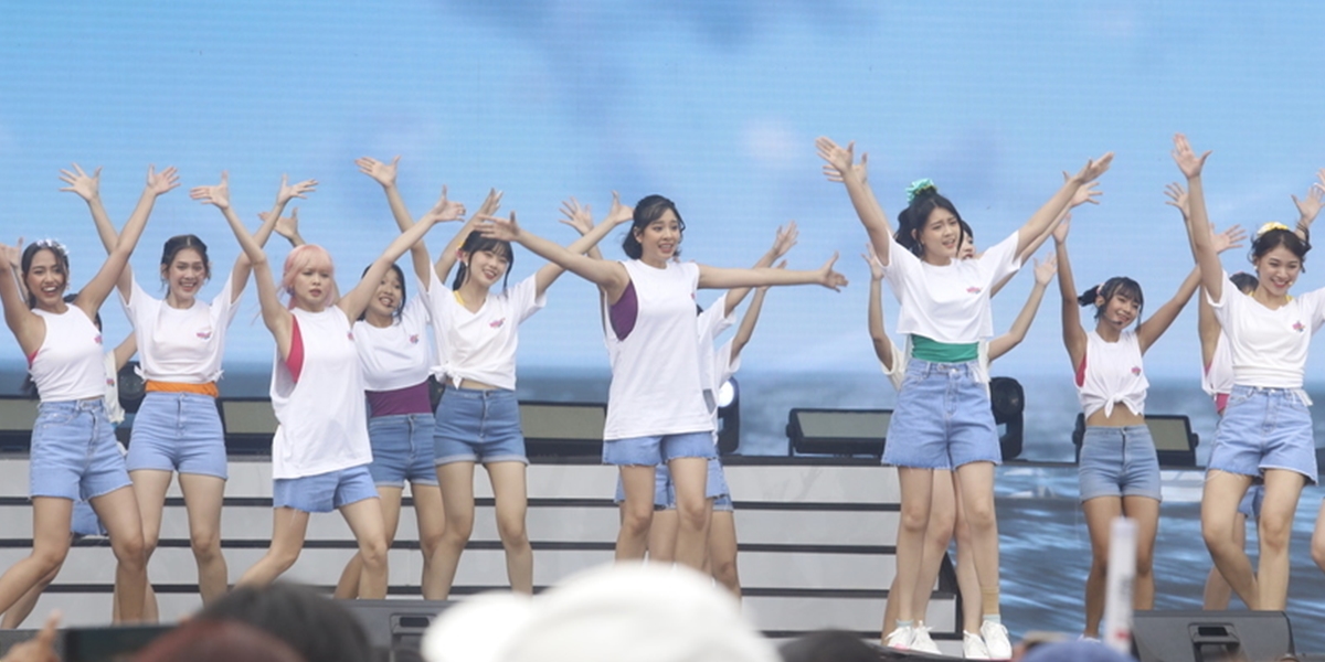 First Time Creating an Outdoor Show, JKT48 Invites Wota to Get Wet - Bringing Melody