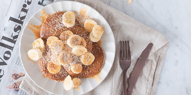 Kourtney Kardashian-style Fried Bananas, Looks More Luxurious Served on a Fancy Plate