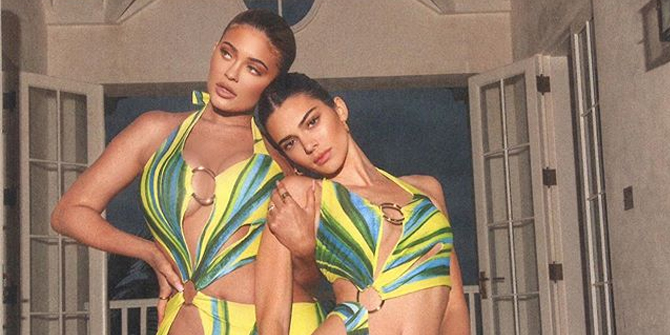 Posting Photos Wearing Swimsuits Together with Kendall, Kylie Jenner's Toe Makes Distractions