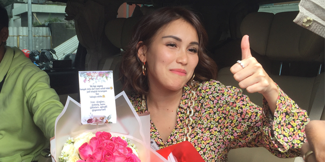 Cutting Short Hair After Canceling Wedding, Ayu Ting Ting Dispel Bad Luck?